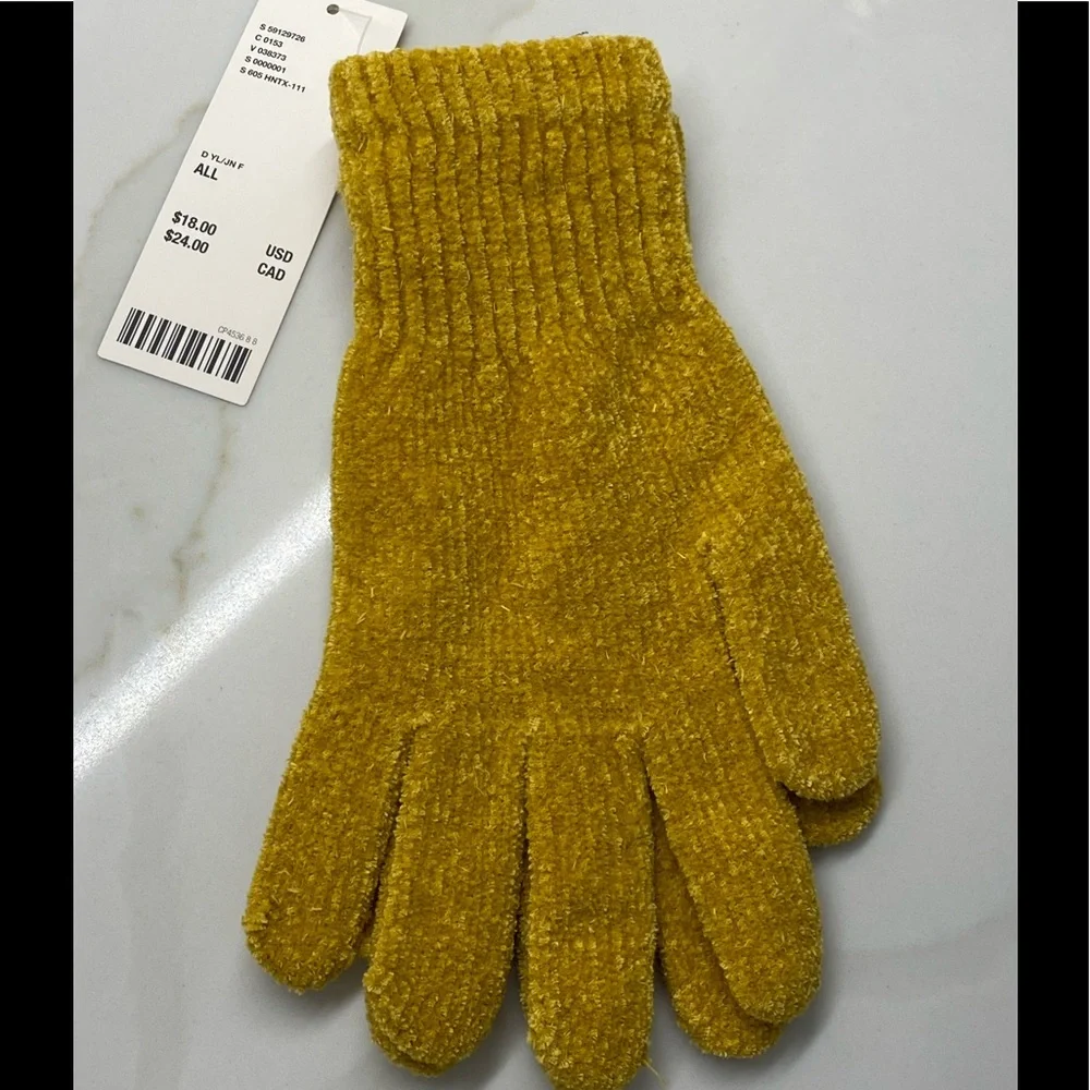 URBAN OUTFITTERS CHENILLE GLOVES NEW